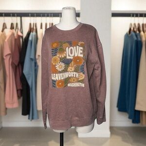 TECH STYLES - Love Leavenworth Washington Sz Large Crew neck sweatshirt NWT